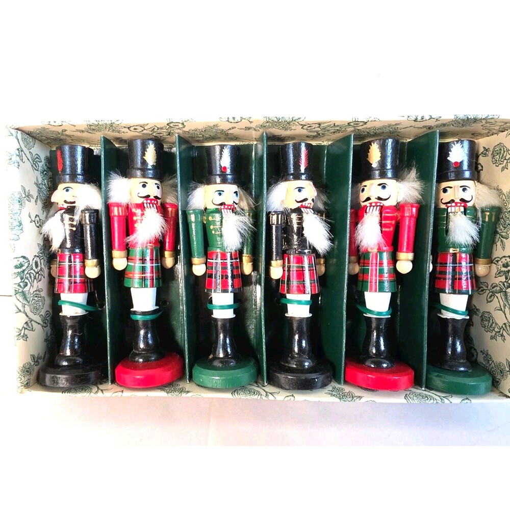 Vintage Bombay Company Christmas Nutcracker Soldier Set Boxed  5" Highlander
